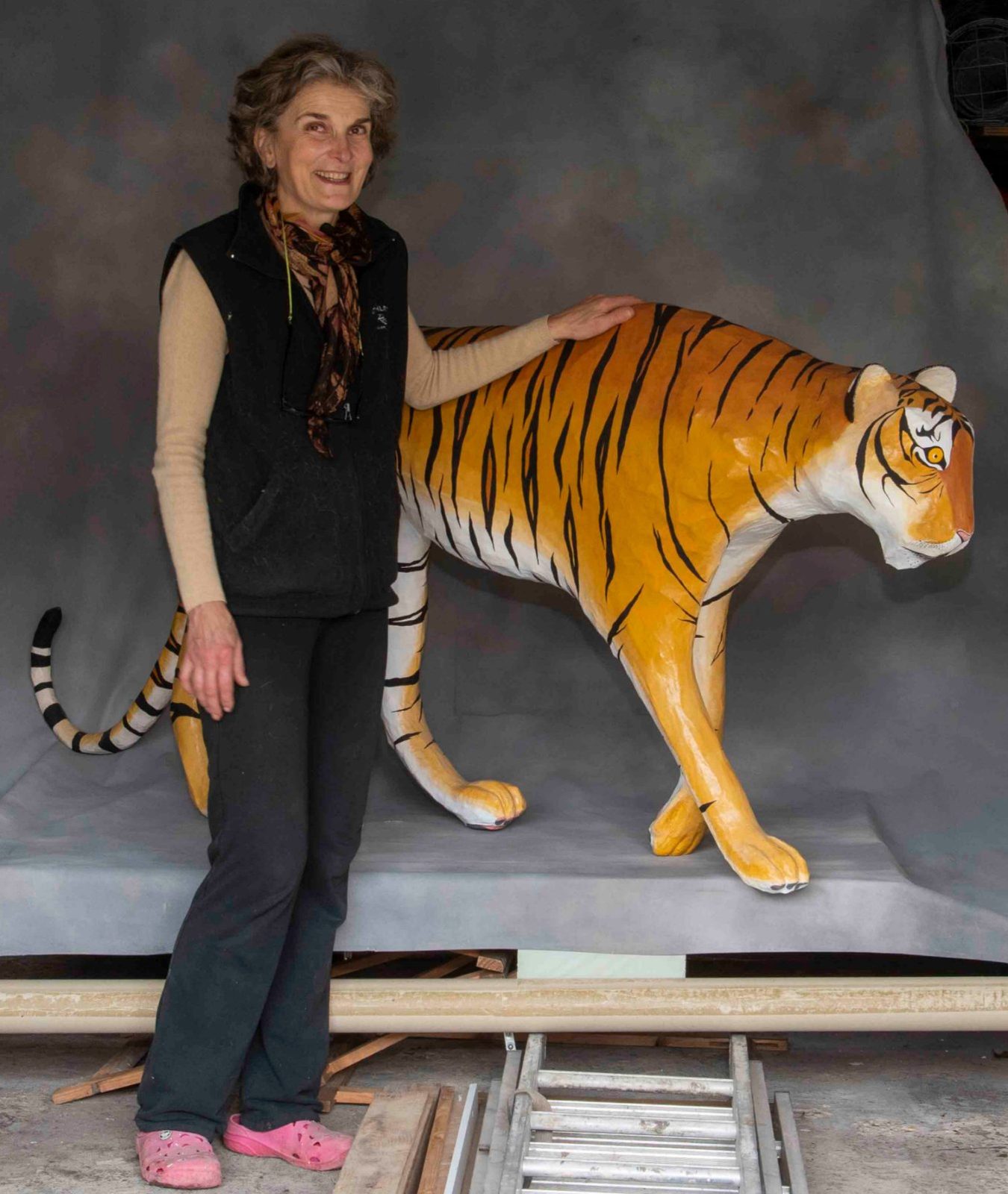 Hélène Reiss avec une de ses sculptures
